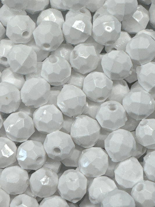 White UV Facet 8mm